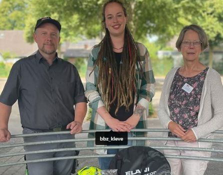 Spielspaß für draußen – Spendenübergabe an Gemeinschaftsunterkunft für geflüchtete Menschen