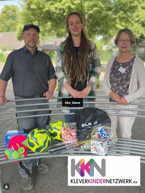 Spendenübergabe an Gemeinschaftsunterkunft für geflüchtete Menschen